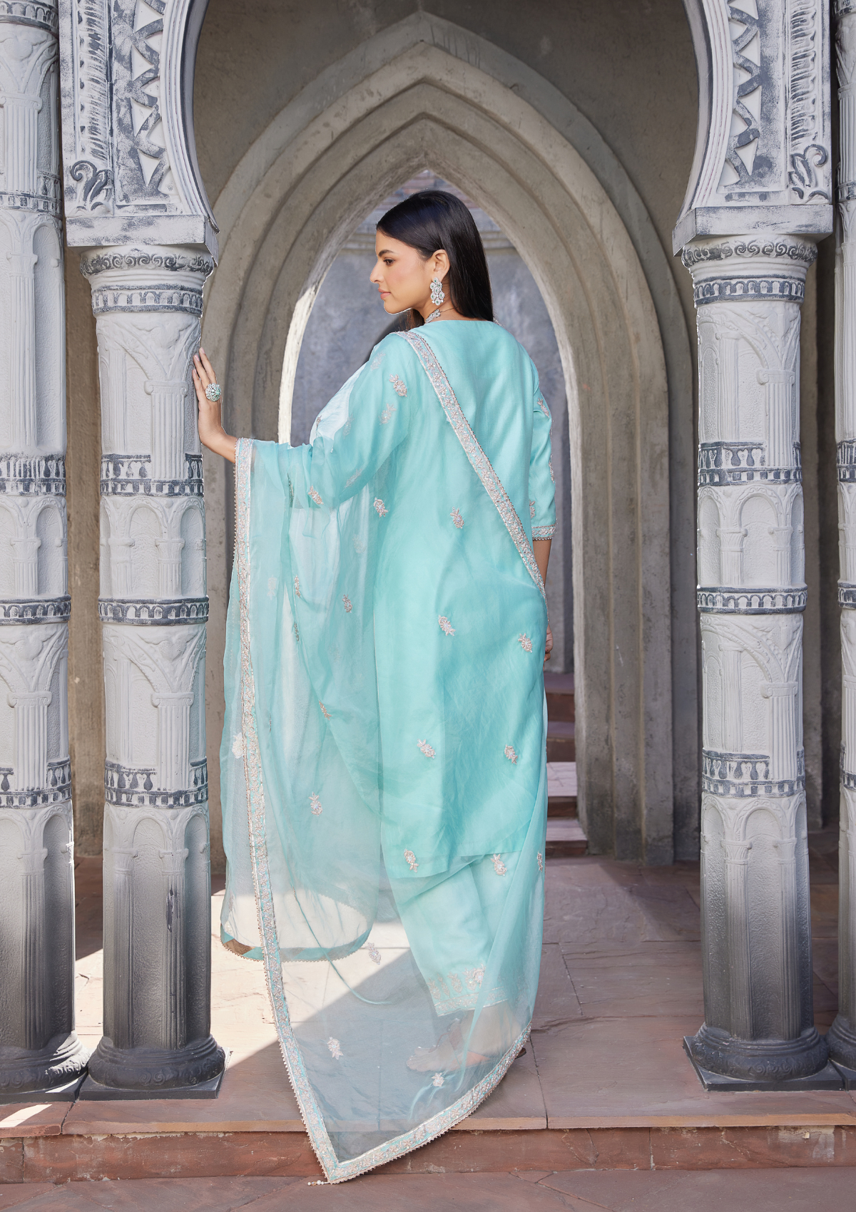 Turquoise Embroidered Chanderi Kurta Set With Matching Potli Bag